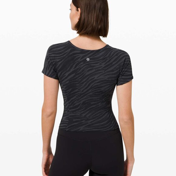 Lululemon Nulu Cropped Slim Yoga Short Sleeve Le Tigre Camo Deep Coal Mu… - Picture 2 of 7